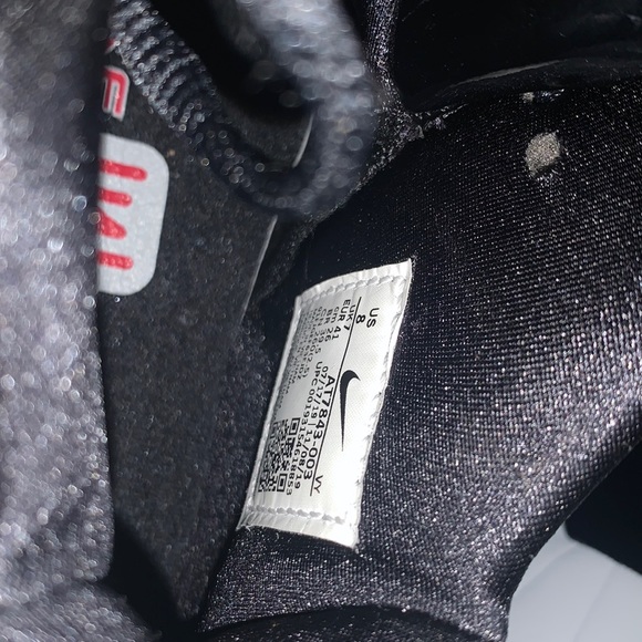 These are Nike shox bb4, vince carter shoes. - Picture 3 of 6